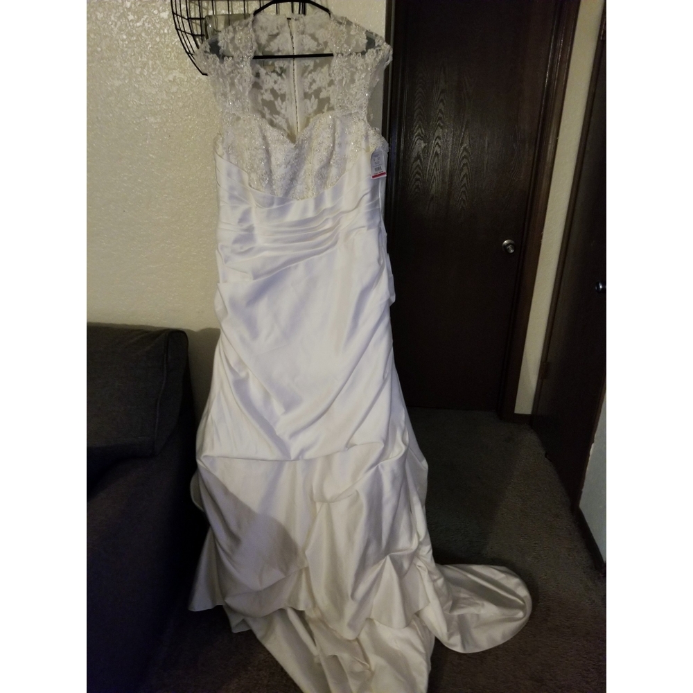 David's Bridal NWT Cap Sleeve A Line Wedding Dress - Picture 2 of 11